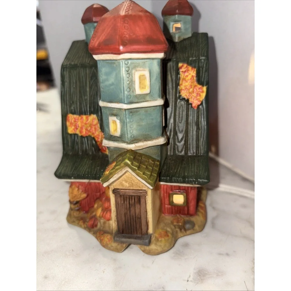 Light Up Crocket Farms Porcelain Barn w/ New Cord Light. Apples Pumpkins Hay